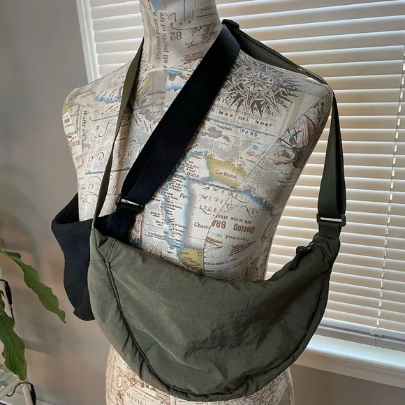 Uniqlo round mini shoulder crossbody bag - you pick the color - Picture 2 of 6